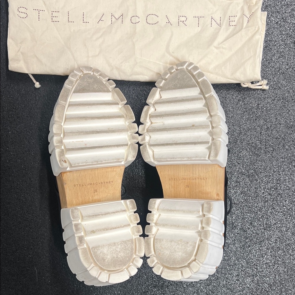 Stella McCartney Black Lace-Up Derby Shoes with Tan-Trim Sole - Picture 4 of 7